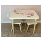 KIDS TABLE & STOOLS