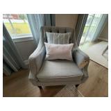 ACCENT CHAIR