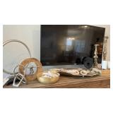 ASSORTED DECOR ITEMS