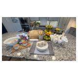ASSORTED KITCHEN ITEMS