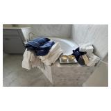 ASSORTED BATH ITEMS