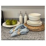 ASSORTED KITCHEN ITEMS