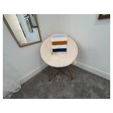 ACCENT CHAIR