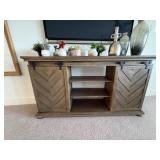 MEDIA CONSOLE