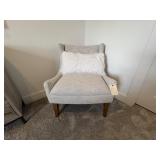 ACCENT CHAIR