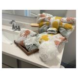 8PC ASSORTED BATHROOM ITEMS