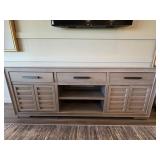 MEDIA CONSOLE