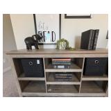 ASSORTED DÉCOR ITEMS