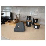 ASSORTED KITCHEN DECOR