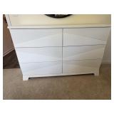 2PC DRESSER & NIGHSTANDS