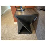 ACCENT TABLE