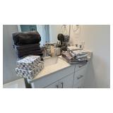 ASSORTED BATH ITEMS