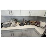 ASSORTED KITCHEN ITEMS