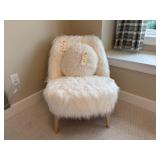 ACCENT CHAIR
