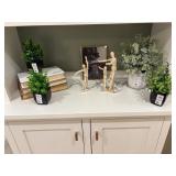 ASSORTED DECOR ITEMS