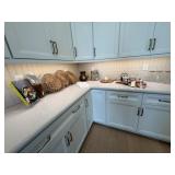 ASSORTED KITCHEN ITEMS