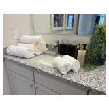 ASSORTED BATHROOM ITEMS