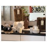 ASSORTED BATHROOM ITEMS
