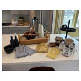 ASSORTED KITCHEN ITEMS