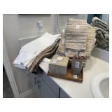 ASSORTED BATHROOM DECOR ITEMS