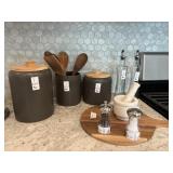 9PC ASSORTED KITCHEN ITEMS