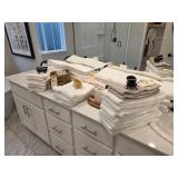 ASSORTED BATHROOM ITEMS
