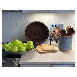 ASSORTED KITCHEN ITEMS