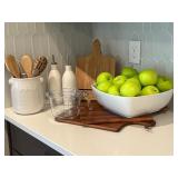 ASSORTED KITCHEN ITEMS
