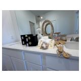 ASSORTED BATHROOM ITEMS