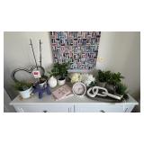 ASSORTED DECOR ITEMS