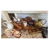 ASSORTED KITCHEN ITEMS