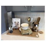 ASSORTED KITCHEN ITEMS