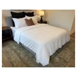 8PC QUEEN BEDDING