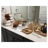 ASSORTED BATHROOM ITEMS