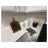 13PC KITCHEN ITEMS