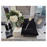 ASSORTED BATHROOM ITEMS