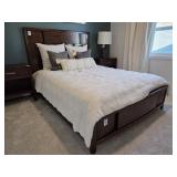 QUEEN BED