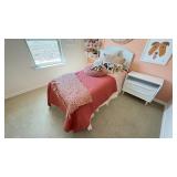 ASSORTED TWIN BEDDING & PET BED