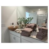 ASSORTED BATH ITEMS