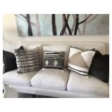 5 PC ASSORTED PILLOWS