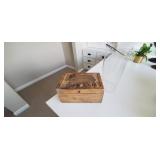 2PC-WOOD " ELEPHANTS" BOX & HURRICANE CANDLE
