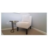 2PC-CREAM CHAIR W/WHITE KNIT PILLOW (2