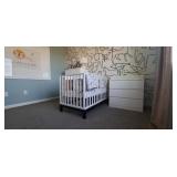 WHITE METAL CRIB W/BEDDING & CHANGING TABLE