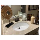 ASSORTED BATH ITEMS
