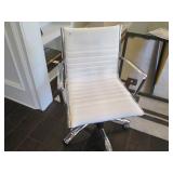 LEATHERLIKE WHITE ROLLING OFFICE CHAIR
