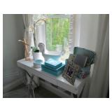 FLOWER/DECO ITEMS(5)/BOOKS(4)