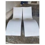 IN-POOL CHAISE LOUNGER