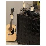 GUITAR W/HEADSETS & MUSIC DECO