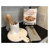 ASSORTED KITCHEN ITEMS