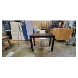 2PC-BLACK DESK W/WHITE CHAIR